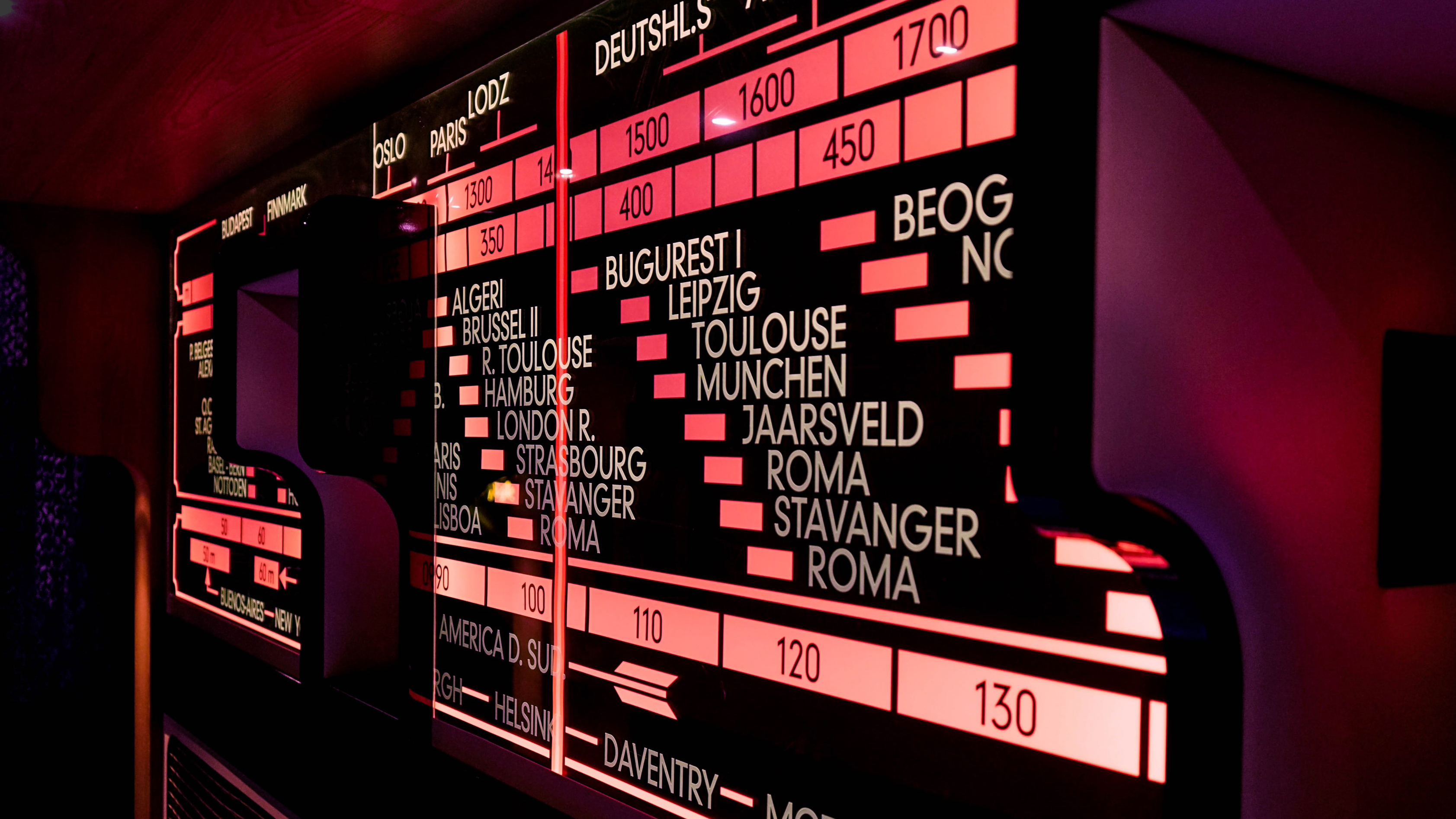 Old school flight schedule screen